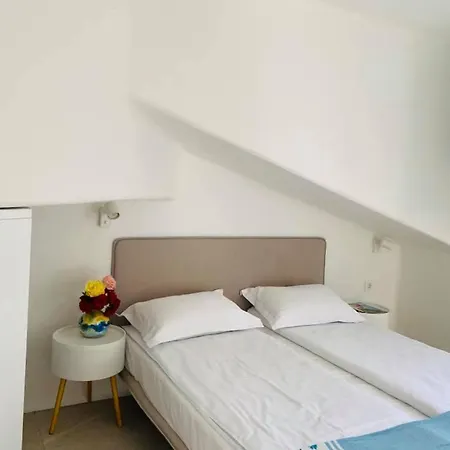 Отель Friends Family