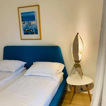 Отель Friends Family *