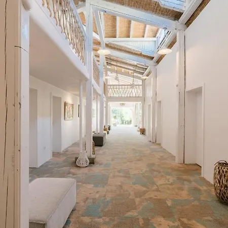 Отель Friends Family Лозенец