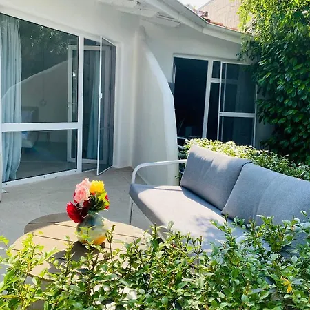 Otel Friends Family Lozenets