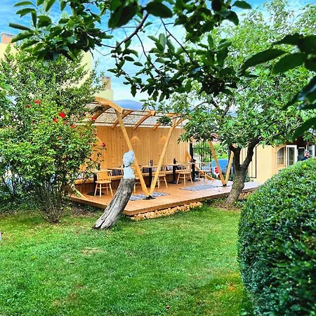 Friends Family Otel *